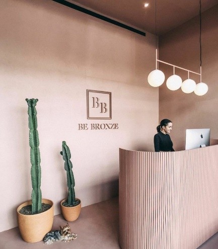 استفاده از رنگ‌های متضاد برای ایجاد جذابیت بصری